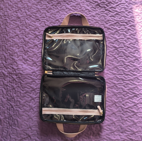 Betsey Johnson Large Weekender Cosmetic Bag - Picture 6 of 7